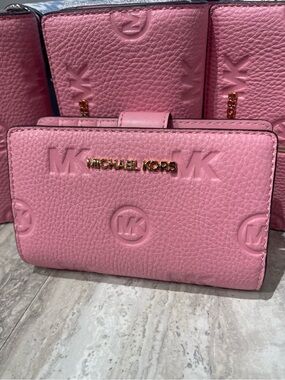 Michael KORS Jet Set Travel Md Zip CN Logo Debossed Bifold Wallet
Carnation 
NWT